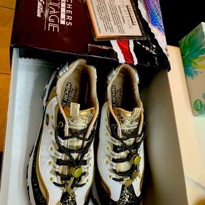 Skechers - Premium Heritage Ltd Ed - white with gold highlights - size 9.5